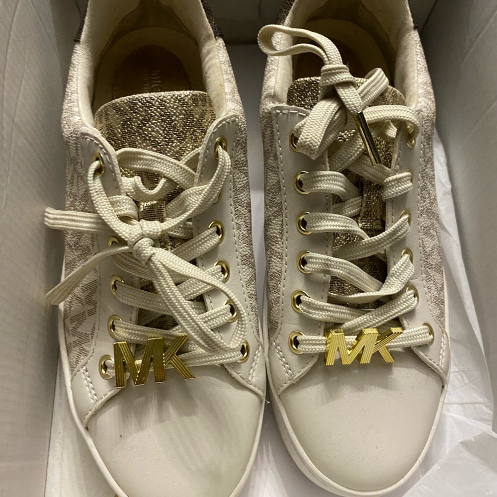Matching Michael Kors casual shoes with belt bag